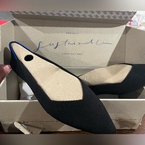 Rothy’s, 8.5 black point flats